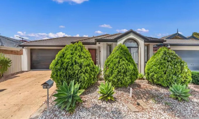 Caroline Springs House | An entire house for your Melbourne Trip