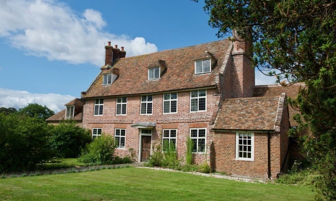 Ash House | An exquisite Tudor Farmhouse lovingly restored with 7 bedrooms, 6 bath/shower, sleeping 14 in beauti