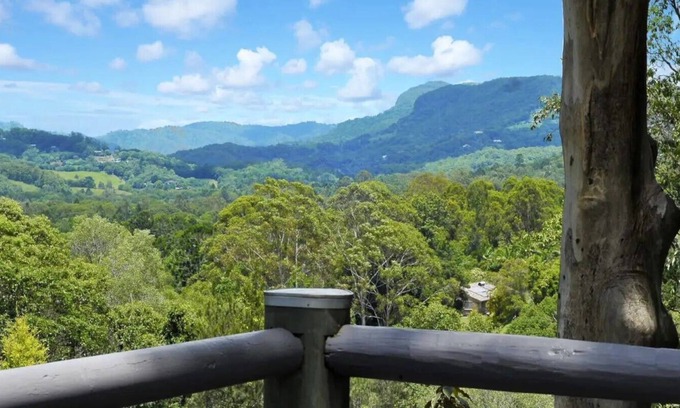 Currumbin Valley House | An idyllic retreat for lovers of fresh country air and spectacular views!