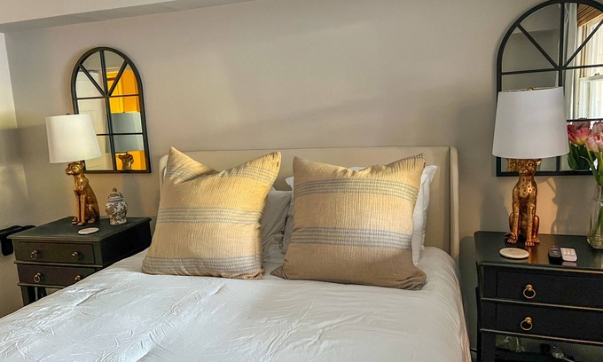 Glover Park House | An oasis in Glover Park - guest suite with parking