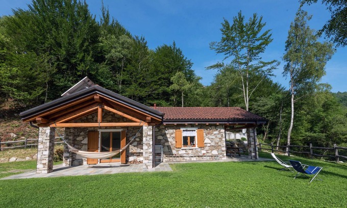 Levo House | An oasis in the middle of nature: Tastefully furnished 3-room stone house with swimming pond