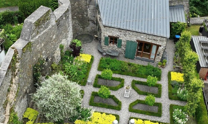 Morbach House | An unmistakable vacation in the shadow of Hunolstein Castle.