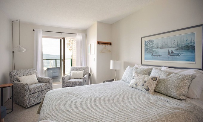 Yellow Point Apartment | Anchor's End Suite at Inn of the Sea. Charming, affordable rental on the ocean.