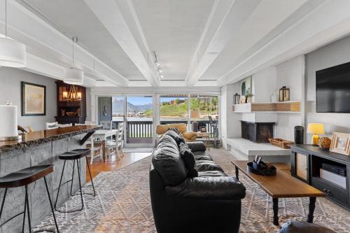 Dillon Apartment | Anchorage West Condos Building 10 Unit 105