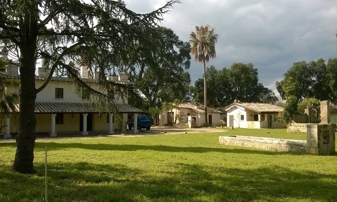 Pontinia Cottage | Ancient, romantic and well-kept cottage inserted in a country estate.