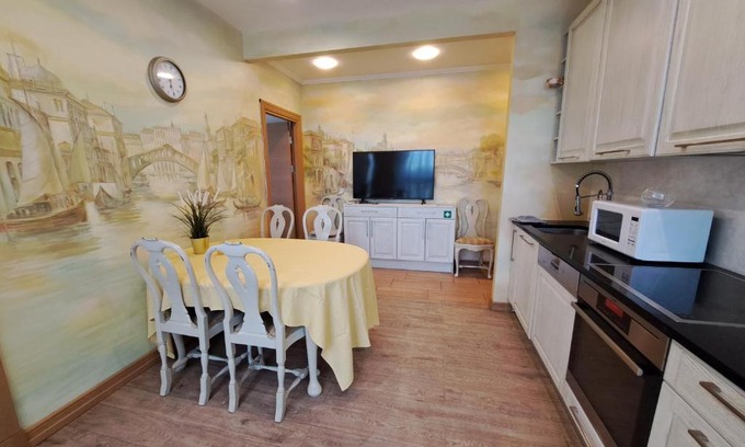 Old Town House | AndyShaun Service Appartments