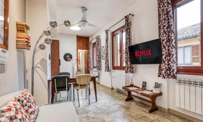 Pavia Apartment | ANGOLO DI CORSO CAVOUR - Ultimo piano centrale e luminoso