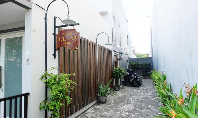 Surabaya Bed & Breakfast | Anjani Bed and Breakfast