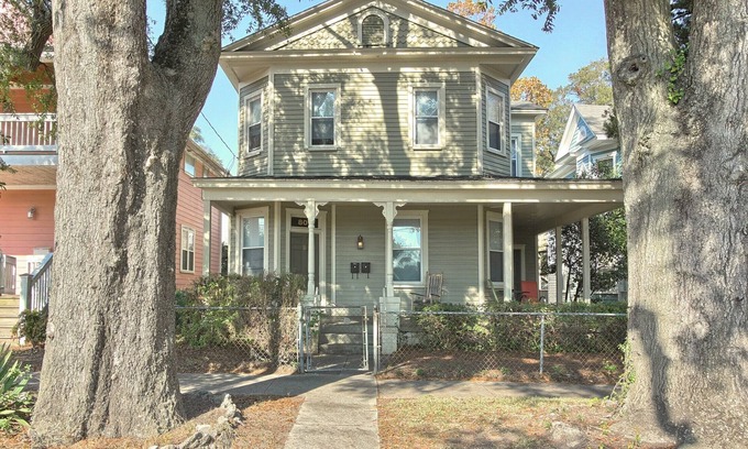 Wilmington Apartment | Ann Street Victorian - Arts and Antiques District