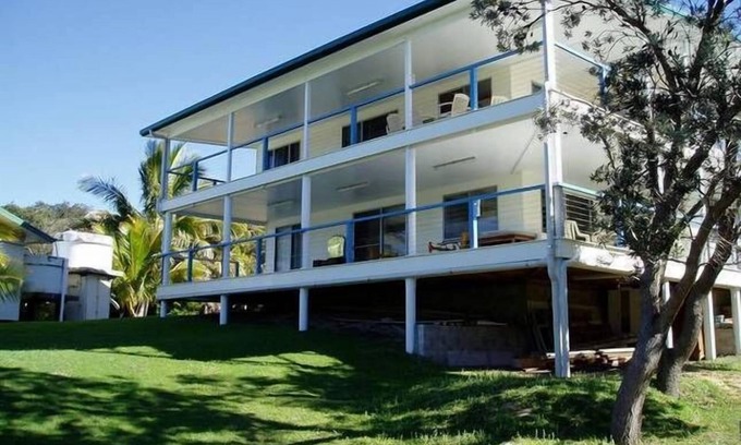 Happy Valley House | Annabell's Noller Place Fraser Island Large house great location with ocean view