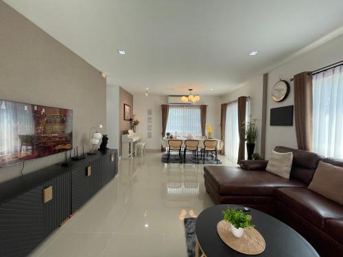 Racha Thewa Villa | AnnaHome89/63@Latkrabang