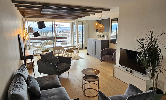 Novel Apartment | Annecy, Lumineux Triplex 5 Lits Avec Toit Terrasse Surplombant lac et Montagnes