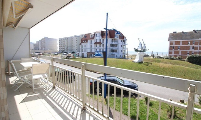 Hardelot-Plage Apartment | Annonce Professionnelle. Proche Mer, Appartement F2, 1er Étage, 1 Chambre, Balcon, Parking, 2/4.