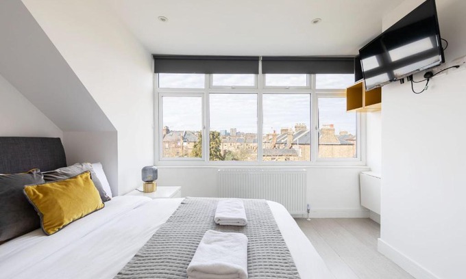 St. George's Apartment | Anson Hotel Modern And Spacious Loft Suite