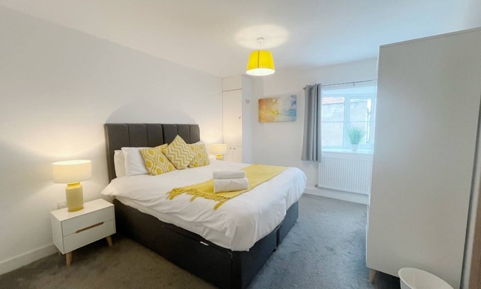 Easton Apartment | Anstey Heights - Apartment 4 - Hopewell