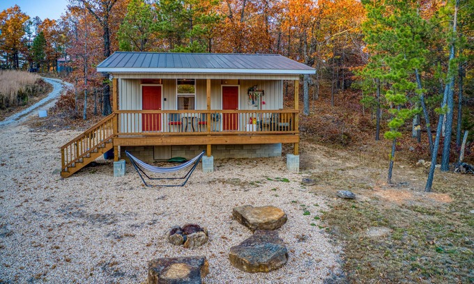 Harrison Cabin | Antenna Pine Cabin - Hikers Paradise, Hikers Paradise with cell phone reception and wifi