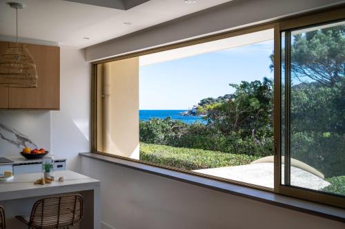 Cap-d'Antibes Apartment | Antibes Salis - Sea View - 4 People