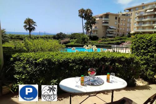 Golfe Juan Apartment | Antibes T2 Vue mer 48m2 Terrasse Parking Piscine Plage