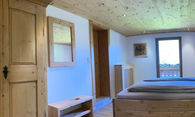 Leutasch Apartment | "Antikholz" apartment with balcony - Öfnerhof