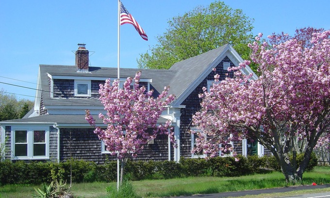 Dennis Port Apartment | Antique Dennisport Captain's Home