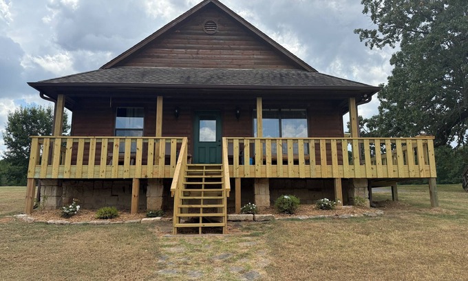 Bates House | Antler Oaks Lakeside Cabin
