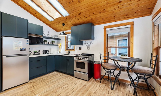 Fall River Estates Condo | Antlers Pointe 04 (HT)