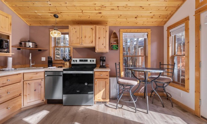 Fall River Estates Condo | Antlers Pointe 06 (HT)