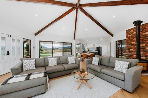 Erudgere House | Anton Pavilion - Cheerful Country Solace in Mudgee