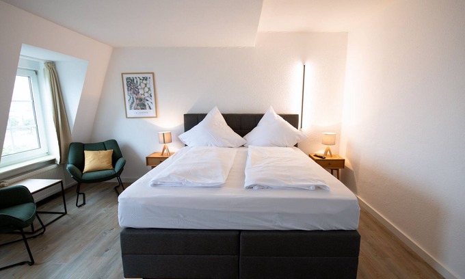 Barth Apartment | AP 6 Zimmer mit Kingsize-bett und Seeblick
