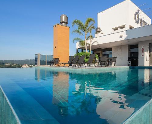 Centro Apartment | Ap compacto completo a 900m da Oktoberfest com Piscina, academia, Wi-Fi, ar condicionado e garagem privativa
