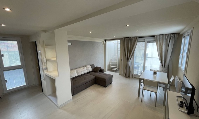 Roquebrune-Cap-Martin Apartment | Apartment in Villa Jacaranda - Roquebrune Cap Martin, Alpes Maritimes