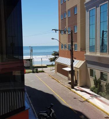 Castelo Branco Apartment | Ap rua 255 Meia Praia Itapema 10 metros Mar