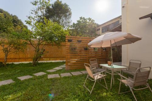 Barra da Tijuca House | Ap térreo, jardim à beira da lagoa-la Gigóia-Metrô e Praia perto-NÃO FUMANTES