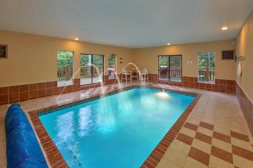Cosby House | Apalachee Pool lodge