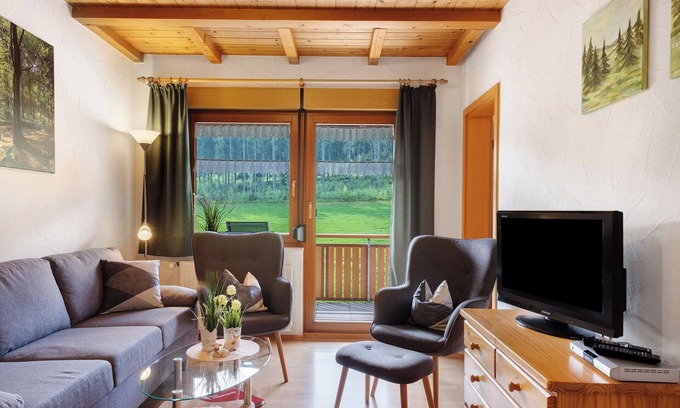 Schollach Apartment | Apartment 'West' with Shared Terrace, Shared Garden and Balcony