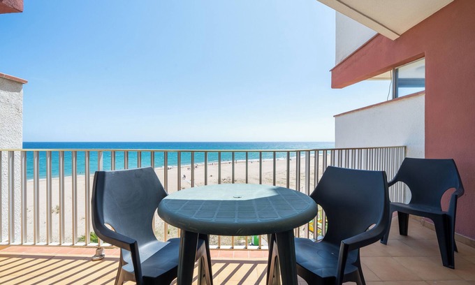 Sant Salvador Apartment | Apartment 'Edificio Victoria 5º-7ª' with Sea View, Private Terrace and Wi-Fi