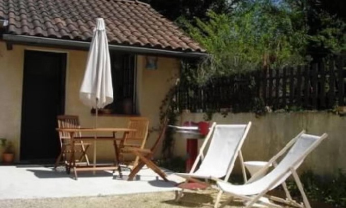 Saint-Antoine-d'Auberoche Apartment | apartment/flat - 1 room - 2/4 persons