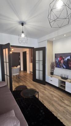 Bialoleka Apartment | Apartament Burgund 2 pokojowy z ogródkiem lub pokoje ze wspólną kuchnią i łazienką
