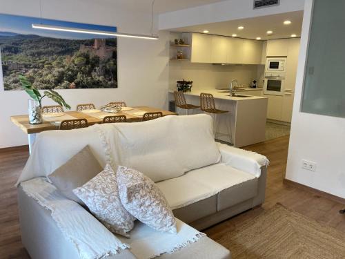 Santa Coloma de Farners Apartment | Apartamento céntrico, climatizado y totalmente equipado de 3 habitaciones para 6-7 personas