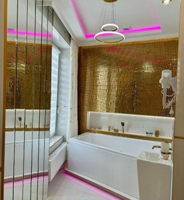 Gniezno Apartment | Apartament "Gold Luxury Dubai" Centrum z dużą wanną dla Dwojga