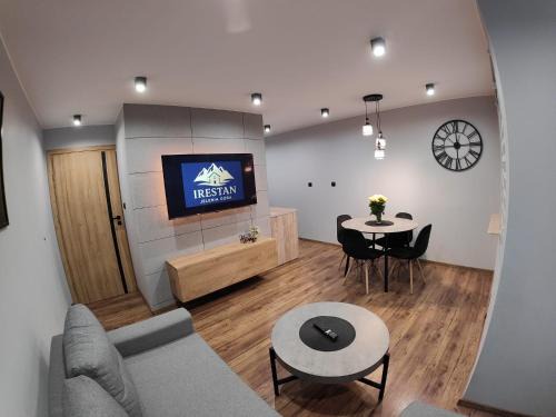 Jelenia Gora Apartment | Apartament IRESTAN - Komfortowy wypoczynek w sercu Karkonoszy