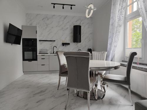 Klodzko Miasto Apartment | Apartament Jak w banku