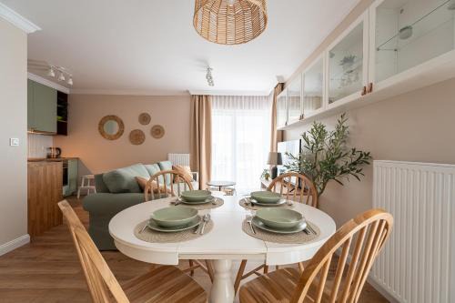 Kudowa Zdroj Apartment | Apartament Oliwny 34 - balkon z widokiem na góry