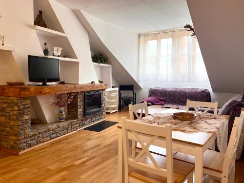 Rialp Apartment | Apartamento Céntrico con Parking - L'Amfitriona