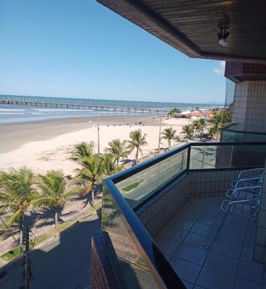 Mongagua Apartment | Apartamento pé na areia com sacada e garagem 2 banheiros