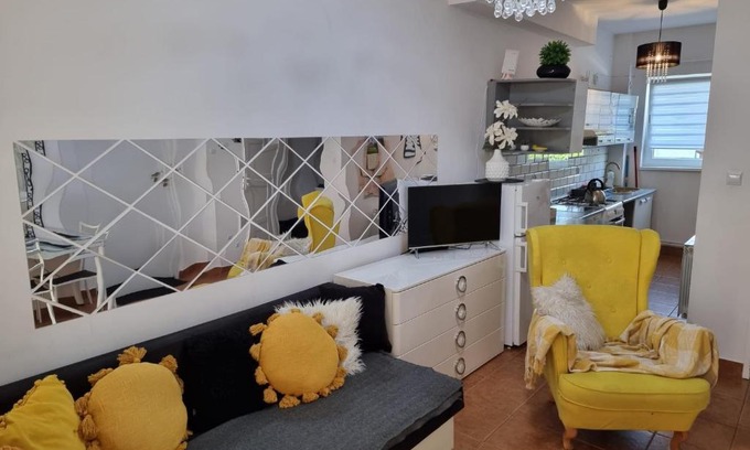 Tomaszow Lubelski Apartment | Apartamenty Tomaszów Lubelski - Żółty