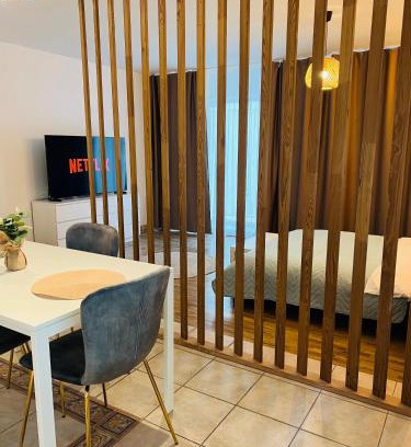 Targoviste Apartment | ApartHome Studio Central Self Check-in & Free Parking & WiFi