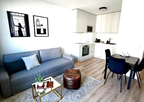 Ruzinov Apartment | Apartmán s klimatizáciou a balkónom pri letisku BTS