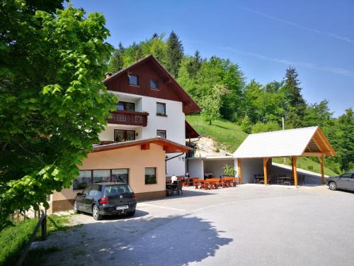 Gorenja vas-Poljane Apartment | Apartma Teloh