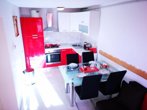 Municipality of Omisalj Apartment | Apartman "Sabine red" with heated pool